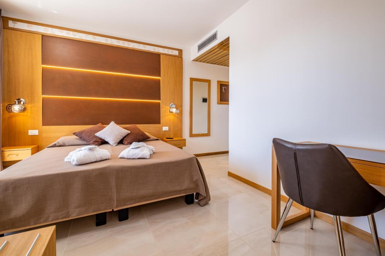 Hotel Mare لينانو سابيادورو المظهر الخارجي الصورة